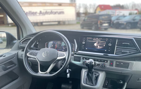 Volkswagen Caravelle T6 рестайлинг, 2023 год, 4 990 000 рублей, 8 фотография