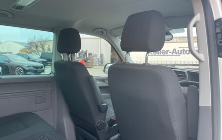 Volkswagen Caravelle T6 рестайлинг, 2023 год, 4 990 000 рублей, 10 фотография