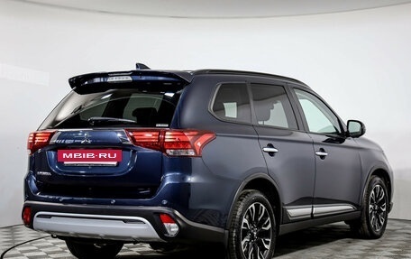 Mitsubishi Outlander III рестайлинг 3, 2021 год, 2 889 000 рублей, 5 фотография