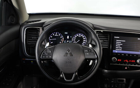 Mitsubishi Outlander III рестайлинг 3, 2021 год, 2 889 000 рублей, 10 фотография