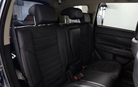 Mitsubishi Outlander III рестайлинг 3, 2021 год, 2 889 000 рублей, 12 фотография