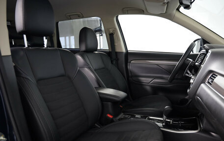 Mitsubishi Outlander III рестайлинг 3, 2021 год, 2 889 000 рублей, 11 фотография