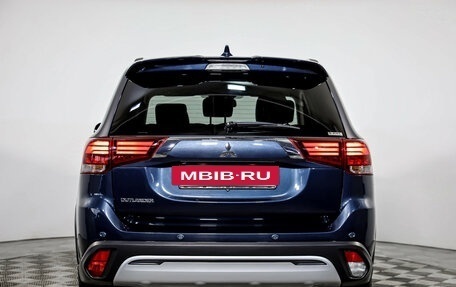 Mitsubishi Outlander III рестайлинг 3, 2021 год, 2 889 000 рублей, 6 фотография