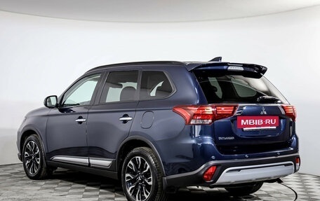 Mitsubishi Outlander III рестайлинг 3, 2021 год, 2 889 000 рублей, 7 фотография