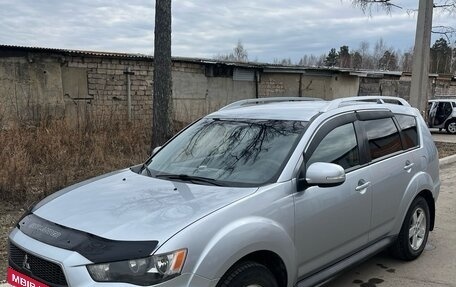 Mitsubishi Outlander III рестайлинг 3, 2011 год, 1 100 000 рублей, 2 фотография