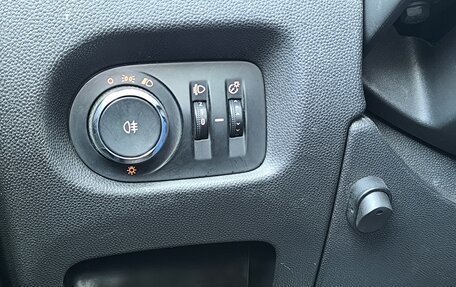 Opel Corsa D, 2012 год, 16 фотография