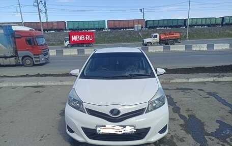 Toyota Vitz, 2013 год, 900 000 рублей, 1 фотография