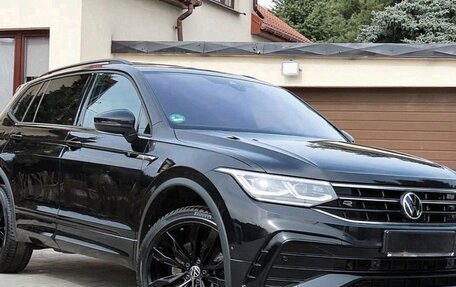 Volkswagen Tiguan II, 2023 год, 3 900 000 рублей, 1 фотография