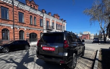 Toyota Land Cruiser Prado 150 рестайлинг 2, 2017 год, 4 900 000 рублей, 5 фотография
