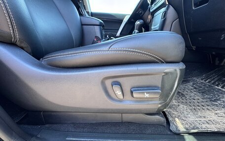 Toyota Land Cruiser Prado 150 рестайлинг 2, 2017 год, 4 900 000 рублей, 9 фотография