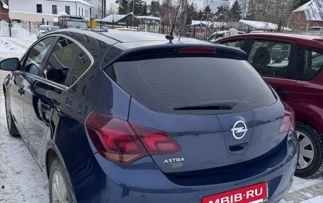 Opel Astra J, 2011 год, 700 000 рублей, 2 фотография