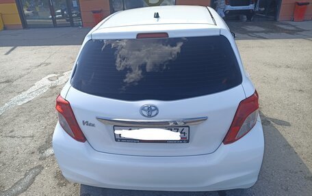 Toyota Vitz, 2013 год, 900 000 рублей, 5 фотография
