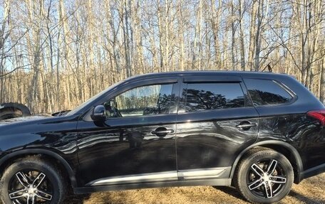 Mitsubishi Outlander III рестайлинг 3, 2016 год, 1 550 000 рублей, 2 фотография