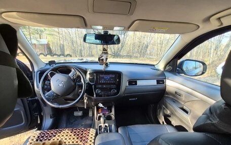 Mitsubishi Outlander III рестайлинг 3, 2016 год, 1 550 000 рублей, 8 фотография