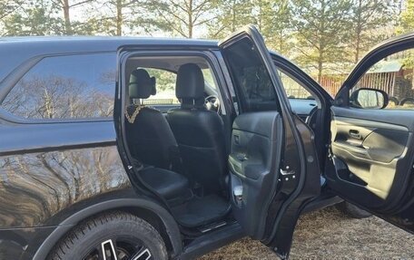 Mitsubishi Outlander III рестайлинг 3, 2016 год, 1 550 000 рублей, 9 фотография