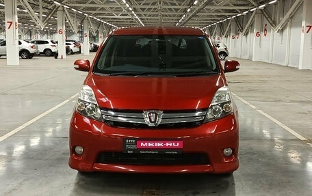 Toyota ISis I, 2013 год, 1 350 000 рублей, 2 фотография