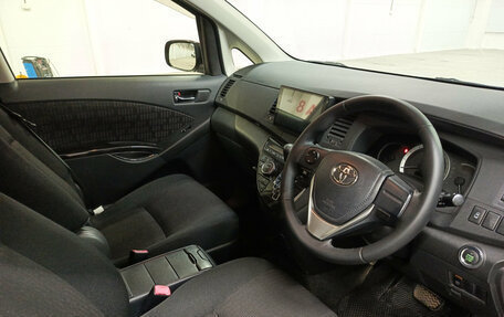 Toyota ISis I, 2013 год, 1 350 000 рублей, 16 фотография