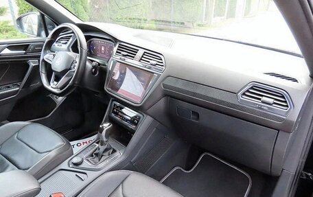 Volkswagen Tiguan II, 2023 год, 3 900 000 рублей, 3 фотография