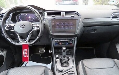 Volkswagen Tiguan II, 2023 год, 3 900 000 рублей, 4 фотография