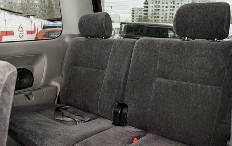 Toyota Voxy II, 2002 год, 695 000 рублей, 18 фотография