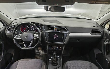 Volkswagen Tiguan II, 2021 год, 2 563 000 рублей, 11 фотография