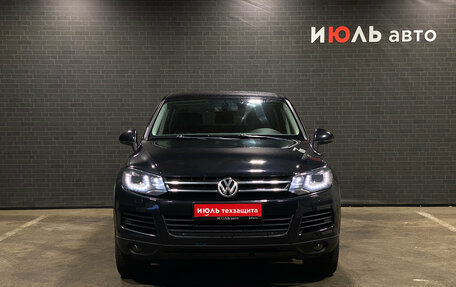 Volkswagen Touareg III, 2011 год, 1 950 000 рублей, 2 фотография
