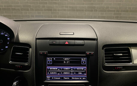 Volkswagen Touareg III, 2011 год, 1 950 000 рублей, 12 фотография