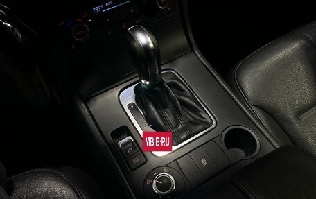 Volkswagen Touareg III, 2011 год, 1 950 000 рублей, 14 фотография