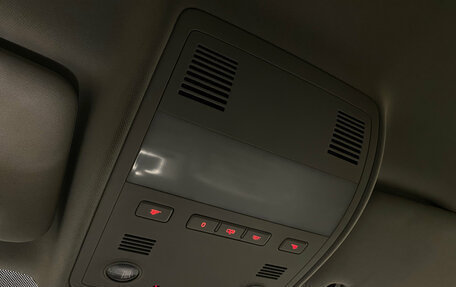 Volkswagen Touareg III, 2011 год, 1 950 000 рублей, 22 фотография