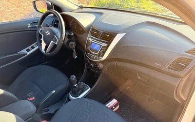 Hyundai Solaris II рестайлинг, 2012 год, 700 000 рублей, 1 фотография