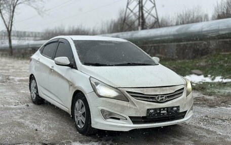 Hyundai Solaris II рестайлинг, 2015 год, 989 000 рублей, 1 фотография