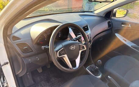 Hyundai Solaris II рестайлинг, 2012 год, 700 000 рублей, 3 фотография