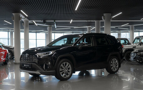 Toyota RAV4, 2021 год, 3 430 000 рублей, 1 фотография