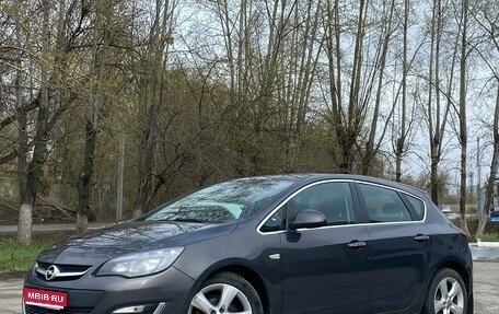 Opel Astra J, 2013 год, 630 000 рублей, 1 фотография
