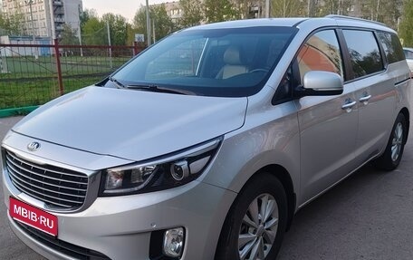 KIA Carnival III, 2017 год, 2 327 000 рублей, 1 фотография
