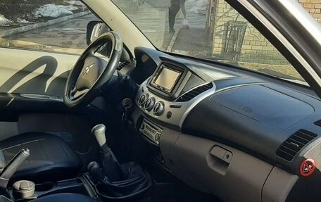 Mitsubishi L200 IV рестайлинг, 2011 год, 1 400 000 рублей, 6 фотография