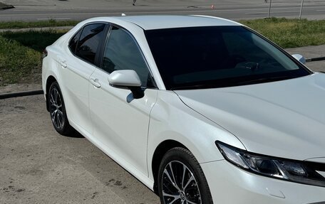 Toyota Camry, 2021 год, 3 945 000 рублей, 2 фотография