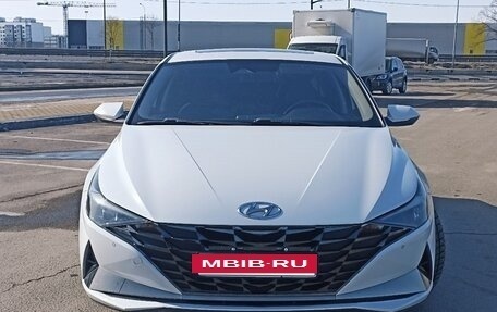 Hyundai Elantra, 2021 год, 2 100 000 рублей, 2 фотография