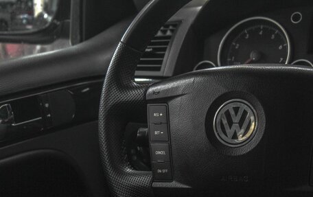 Volkswagen Touareg III, 2005 год, 849 900 рублей, 17 фотография