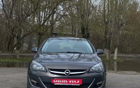 Opel Astra J, 2013 год, 630 000 рублей, 2 фотография