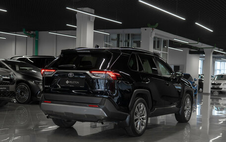 Toyota RAV4, 2021 год, 3 430 000 рублей, 5 фотография