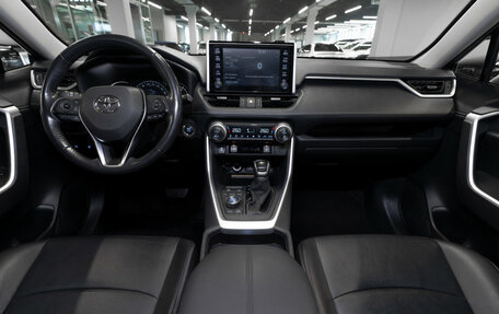 Toyota RAV4, 2021 год, 3 430 000 рублей, 8 фотография