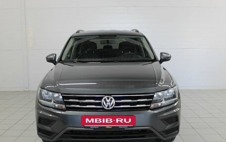 Volkswagen Tiguan II, 2020 год, 2 590 000 рублей, 2 фотография