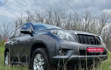 Toyota Land Cruiser Prado 150 рестайлинг 2, 2010 год, 2 130 000 рублей, 2 фотография