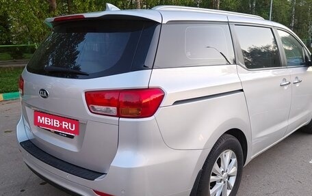 KIA Carnival III, 2017 год, 2 327 000 рублей, 5 фотография