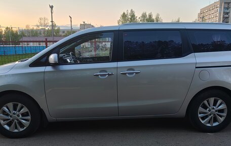 KIA Carnival III, 2017 год, 2 327 000 рублей, 8 фотография