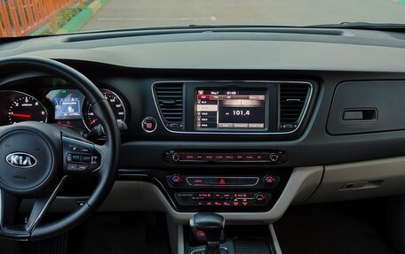 KIA Carnival III, 2017 год, 2 327 000 рублей, 27 фотография