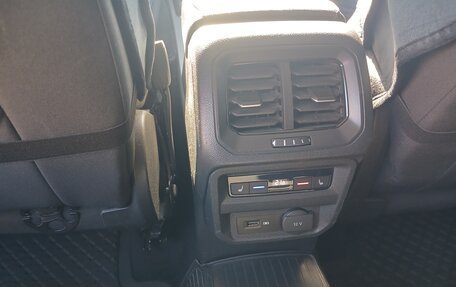 Volkswagen Tiguan II, 2020 год, 3 350 000 рублей, 16 фотография