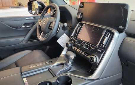 Lexus LX, 2024 год, 16 990 000 рублей, 20 фотография