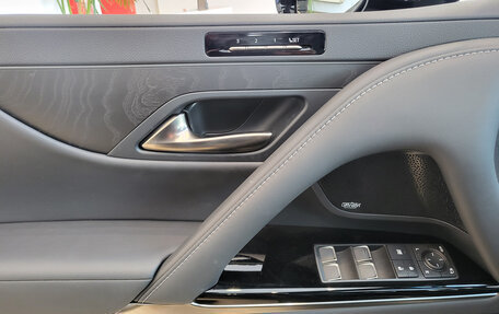 Lexus LX, 2024 год, 16 990 000 рублей, 18 фотография